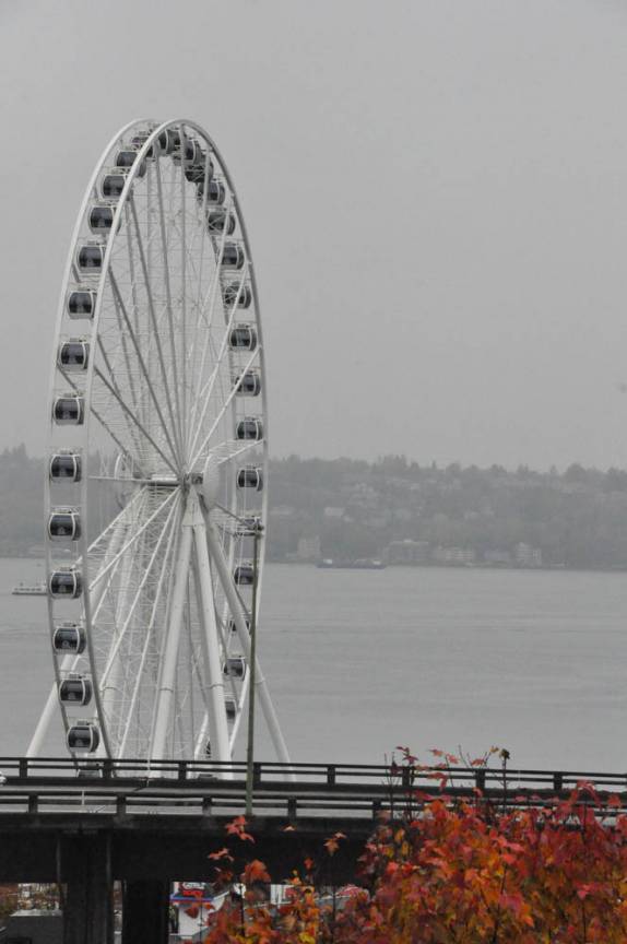 A roda gigante na orla de Seattle, no estado de Washington, nos Estados Unidos